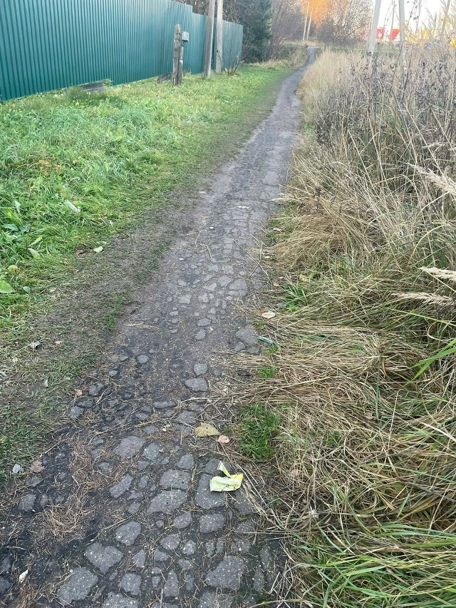 Уважаемая администрация сделайте пожалуйста тропинку...