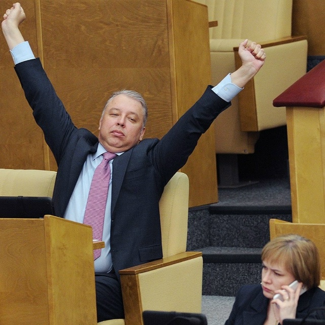 Госдума отклонила повышение штрафов для чиновников за...