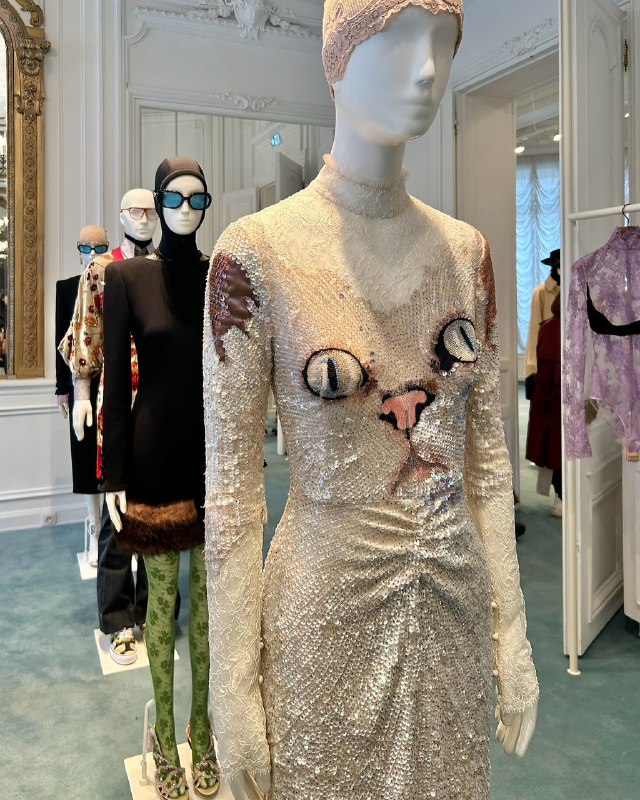 Бренд Valentino представил идеальное платье для новогоднего корпоратива
Цена шедевра — 30 тысяч евр