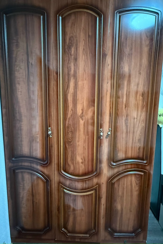 Отдам бесплатно ,(шифоньер разобрали )
89063512440