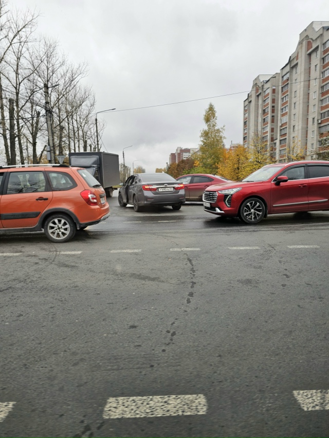 Безыменского. Пора второй светофор 🚥 и пару лежачих