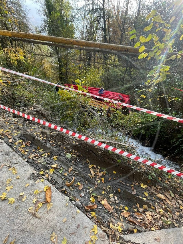 Строительная техника упала в кювет в Красной Поляне
П?...