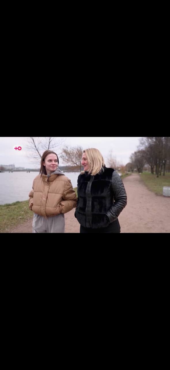 Анон.
Мама Насти Петровой, Елена, также засветилась на ?...