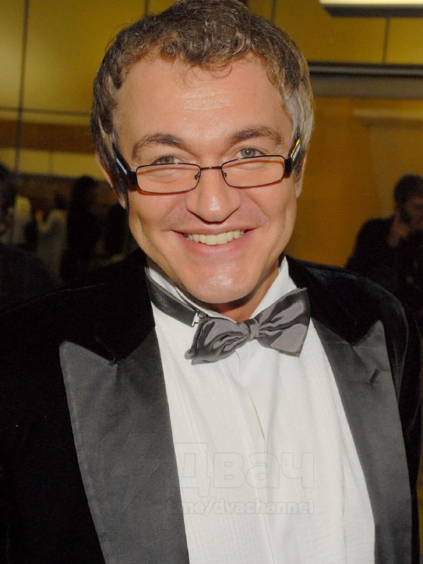 Волыну-то убери: телеведущий Дмитрий Дибров приехал на вечеринку в Москве с открытой ширинкой и… тор