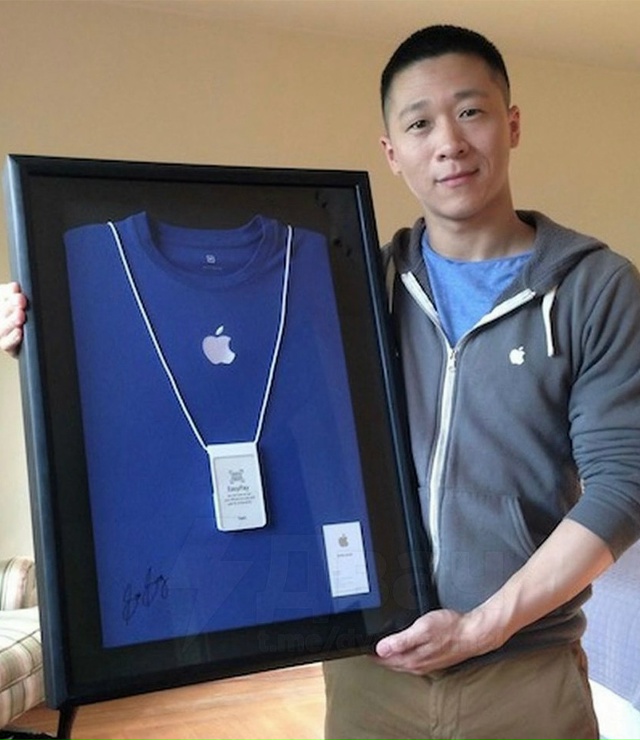 В 2012 году работник Apple Store по имени Сэм Санг стал звездо?...