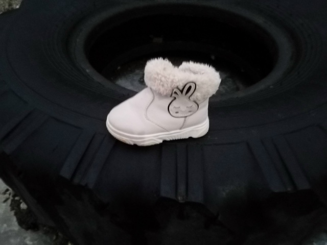 Найден детский сапожок. Стоит на улице Трудовая.