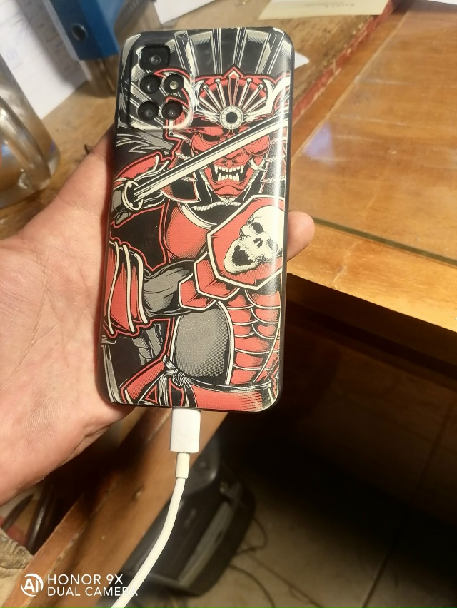 Телефон найден в автобусе
находиться в диспетчерской ...