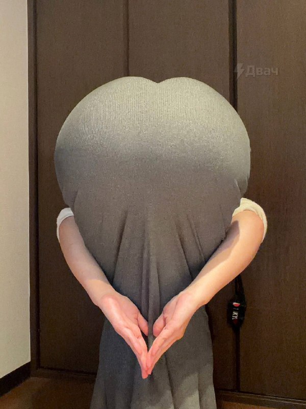 Пердечко, наконец-то: в японском твиттере тянки массово сгибаются так, чтобы показать сердечко с пом