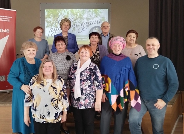 Ночная Асташиха.
Ночь. Туман. Фонарь. Деревня.
Одинока?...