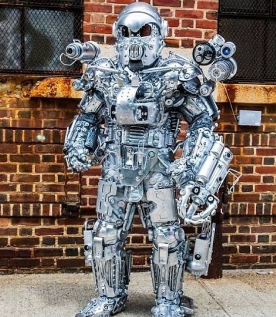 Питер Кокис - глава небольшой компании Brooklyn Robotworks. Зани...