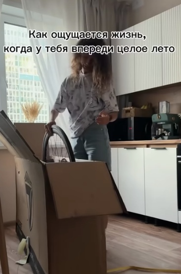 Она не только хороша, но и умна.