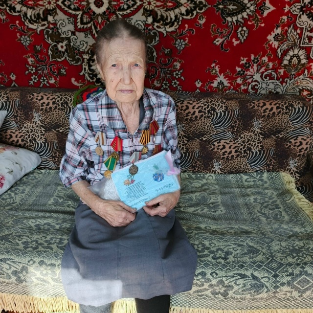 Тёплые сердца: дети подарили радость пожилым людям ❤
?...