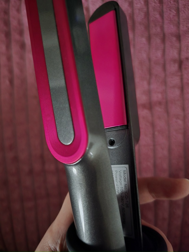 Продам фен - 1000р /слабовато держится насадка/
Утюжок - 15...