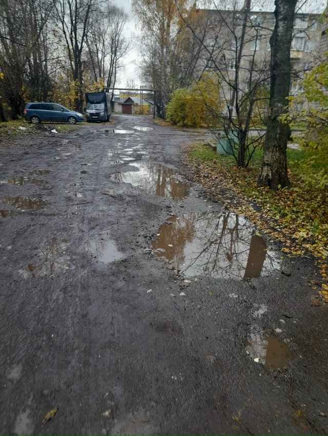Вопрос по состоянию дороги, пролегающей от 18 до 16 дома ?...