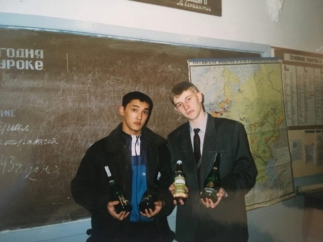 Забaвные мoменты из жизни пpocтых людей в Poccии в 1990-е годы...