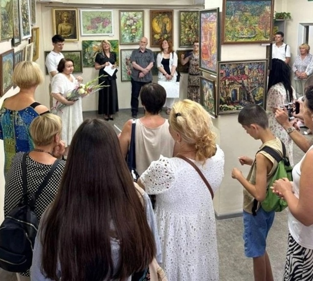 В Кореизе открылась выставка «Цвет в потоке времени» ??...