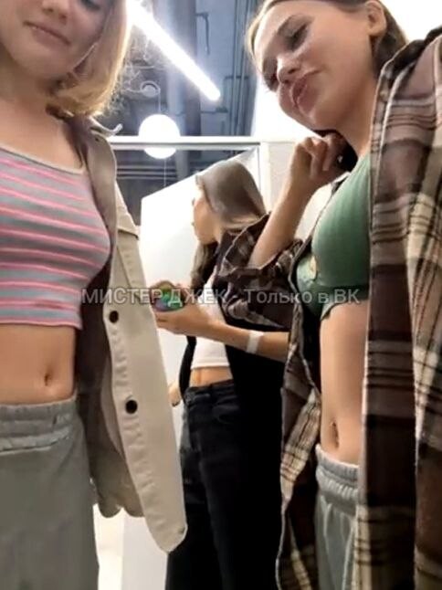 ❗В Московском ТЦ произошёл скандал
Три подружки сиде?...
