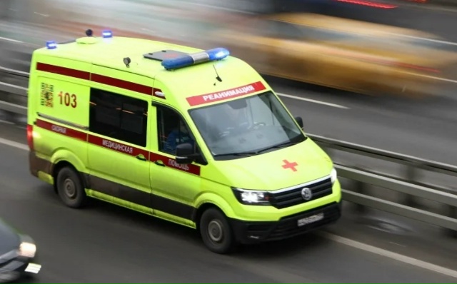 Скорая помощь, вы что там ошалели? У дяди случился инсу?...