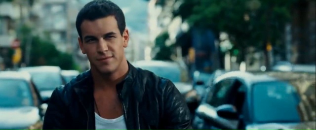 — Мне так хорошо с тобой. Я счастлива!
— Я счастливее.
??...