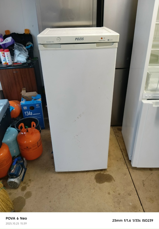 Холодильники продается не дорого с гарантией звоните 8...