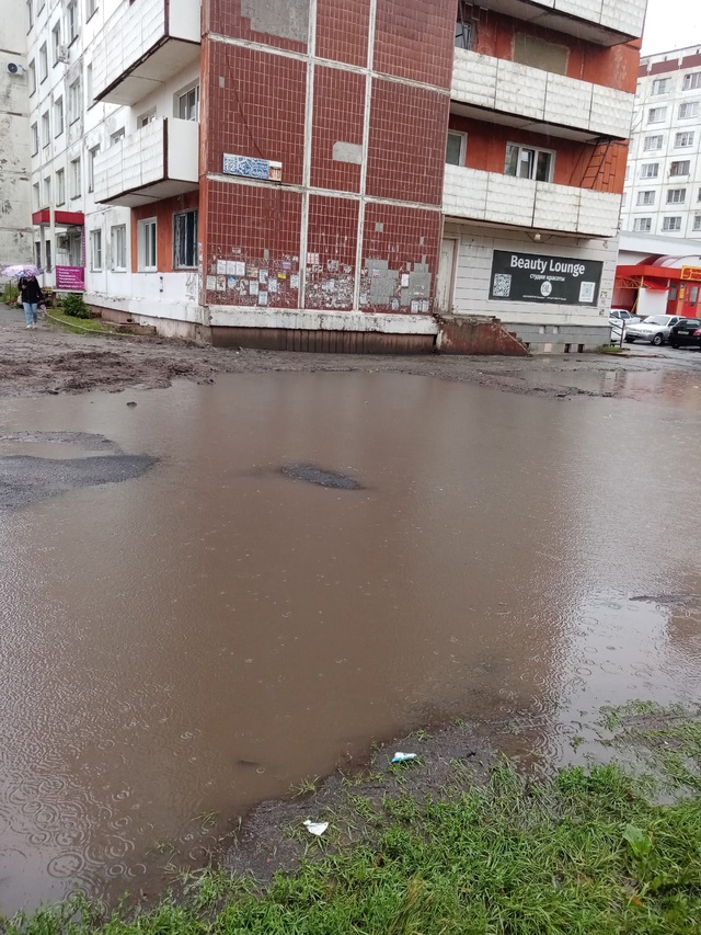 На, Ильича, 12 после ремонта теплосетями, не пройти не пр...