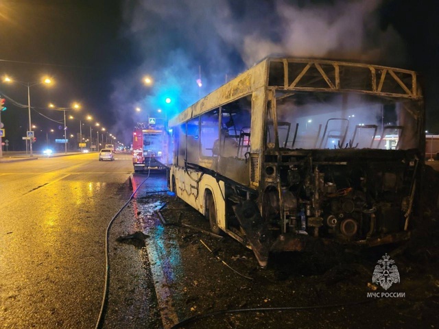 Сегодня утром на улице Ташкентской загорелся автобус ?...