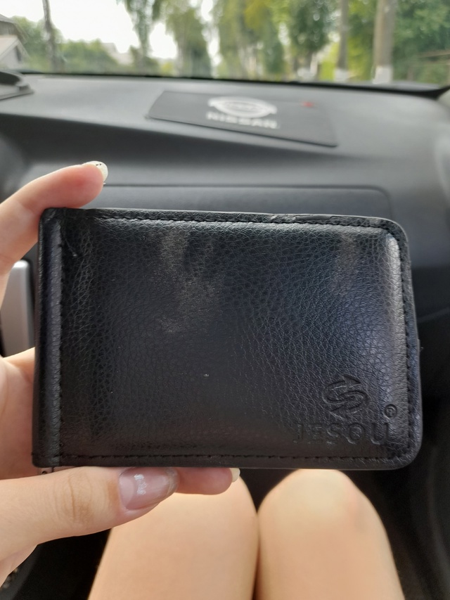 Найдено в такси. Справка на имя Ярымов Ю.Н.. Обращаться ?...