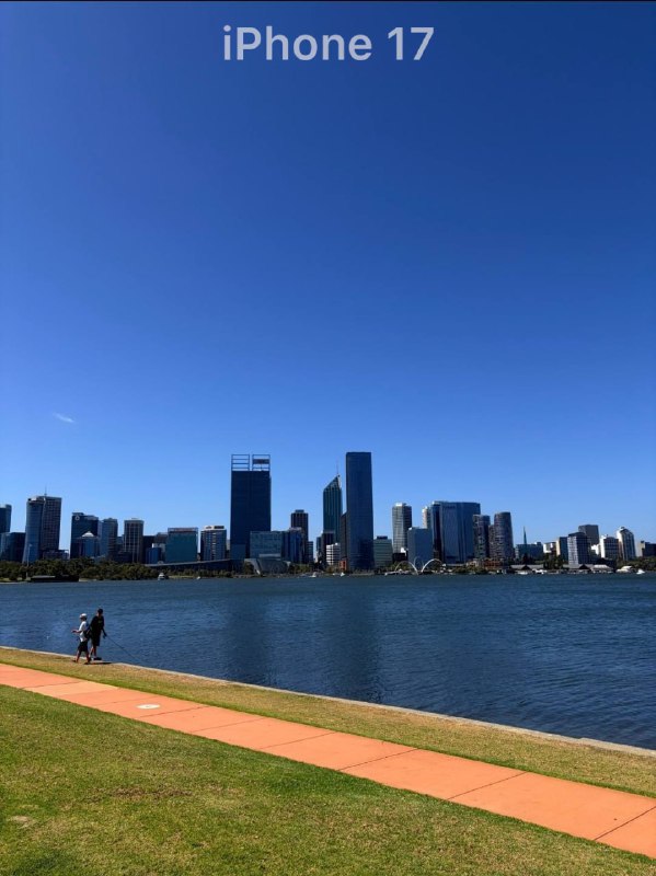 📸 Какая лучше: в сети сравнили снимки с камер iPhone 7 и iPhone 17.
На первый взгляд разница не рад