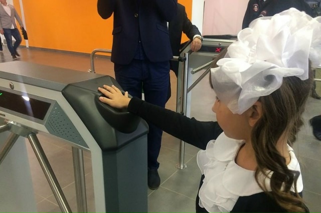 👀 В России хотят вести систему биометрии для входа в ш...