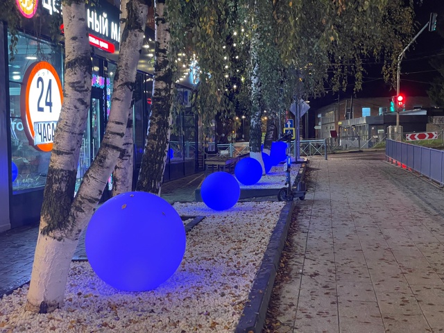 На Парковой улице новые украшения. Как вам?