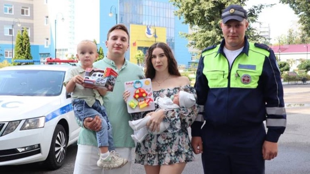 ‼️Брянский полицейский доставил в медцентр женщину, ?...