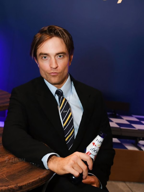 Роберт Паттинсон стал лицом французского пива 1664 Blanc от Kronenbourg
Актёр уже снялся в стилёвой