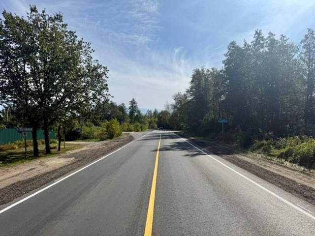 Осевую желтую разметку нанесли на одну из отремонтиро?...