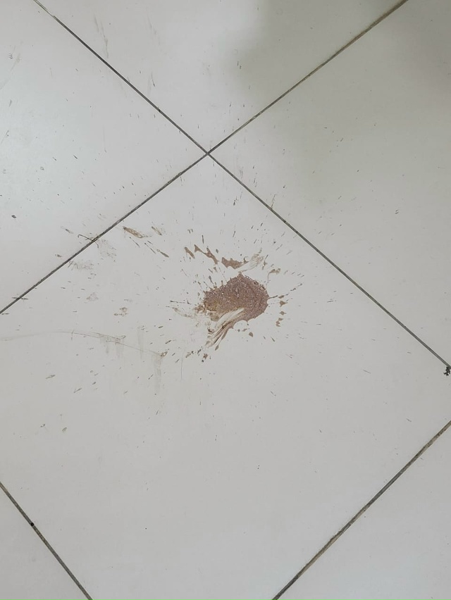 Нахожусь в детской поликлинике уже час,жду приёма и ни?...