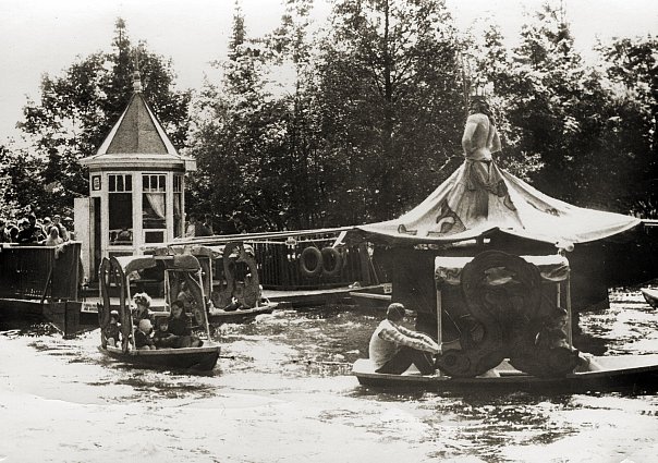 1982 год
?Этот городок аттракционов находился в конце 7...