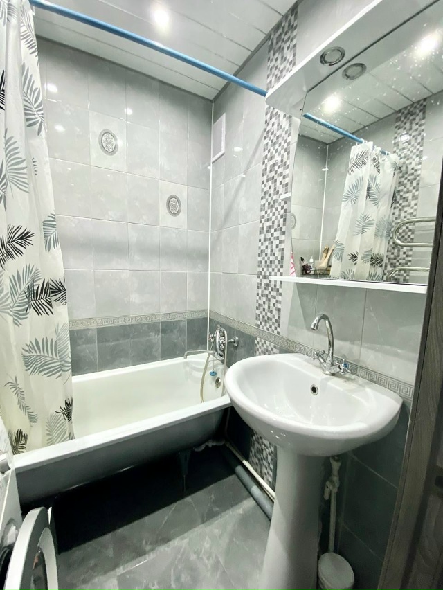 Продать свою квартиру собираясь,
Я подготовила для ва?...