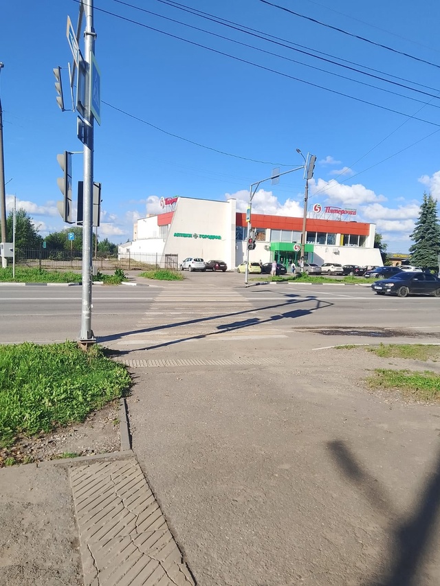 Анонимно, заедают кнопки у светофоров, по адресу ул. Ме?...