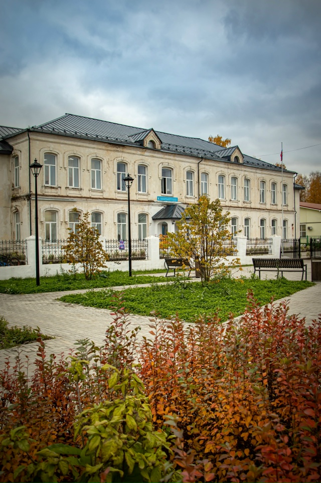 ⚡Сократить летние каникулы на месяц и сделать июнь уч?...