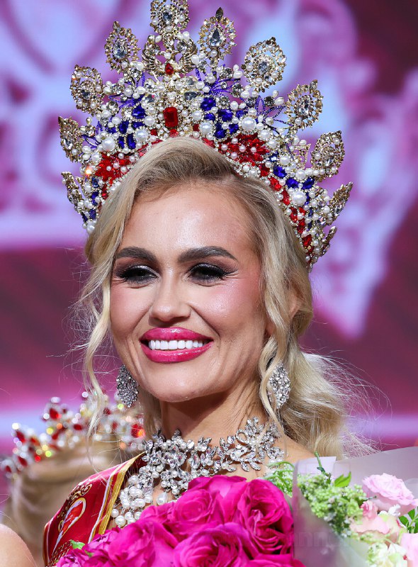 Самой красивой женщиной России стала 37-летняя Екатерина Семёнова
В Москве прошёл конкурс «Миссис Р