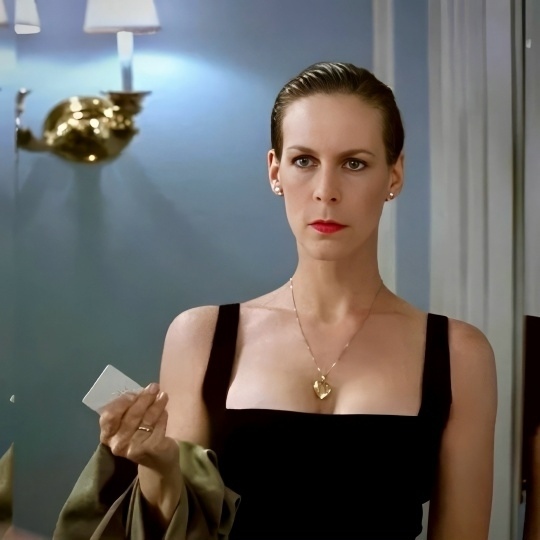 Актриса отличная
Джейми Ли Кертис в самой потрясающей...