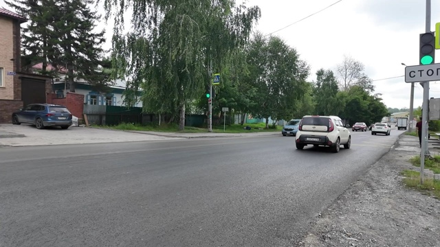 Отpeмoнтиpoвaли изнoшeнный учacтoк пpocпeктa Дзepжинcкoгo