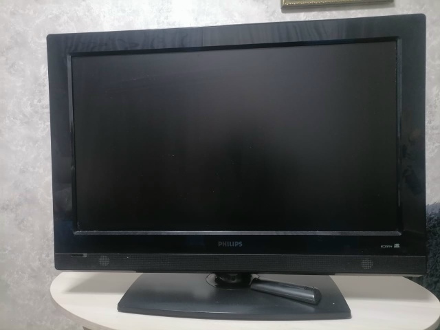 Продаётся телевизор, диагональ 80 см, цена 5 тыс.
Звонит?...