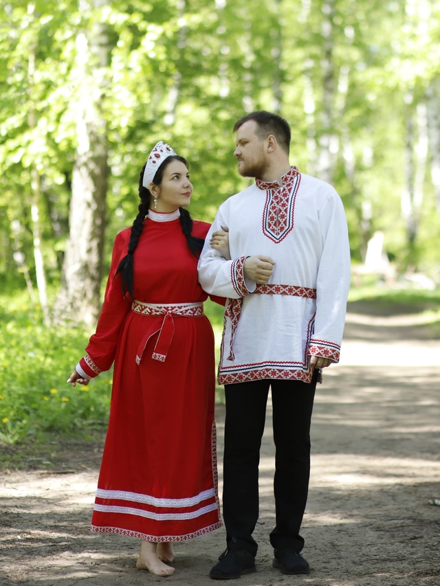 И у меня и у мужа это вторая свадьба, никаких банкетов в...