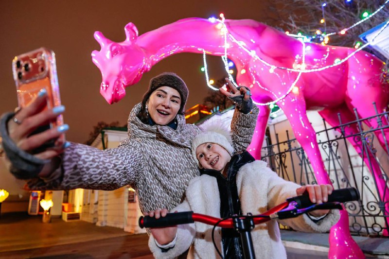 🦒 Добрые жирафы из Московского зоопарка, по местной легенде, «пришли» в соседнюю детскую больницу Фи