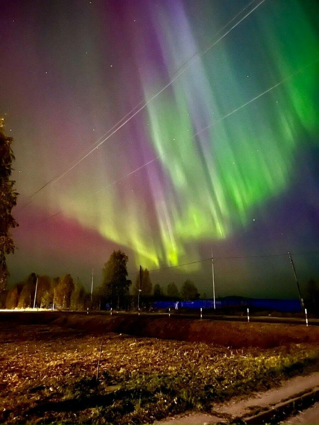Необычно сильное сияние можно было заметить в Петербу?...