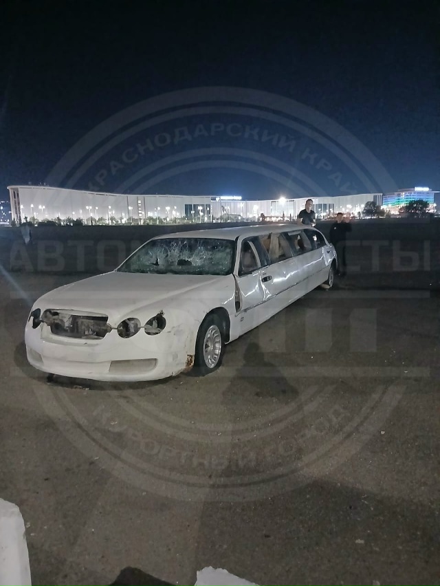 Кладбище погибших лимузинов обнаружили в Сириусе
Пок?...