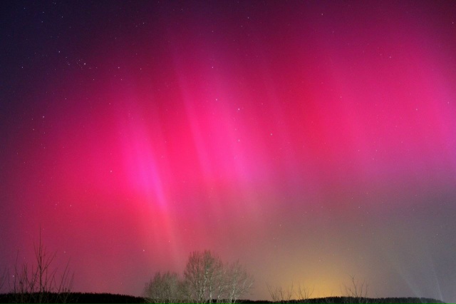 Редкие красные полярные сияния, вызванные сильной маг?...