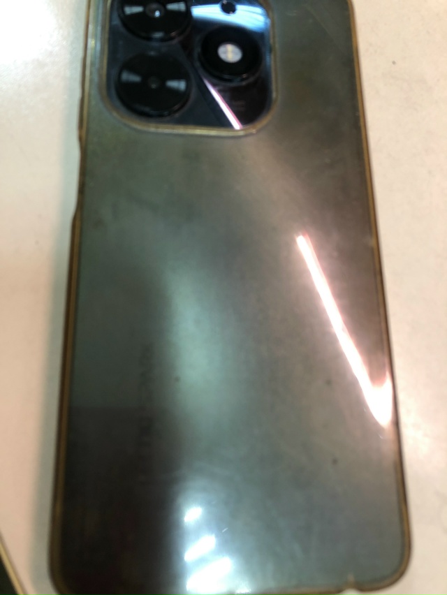 10.10.2025 г. в бассейне «Виктория» оставлен телефон.
[id15323802...