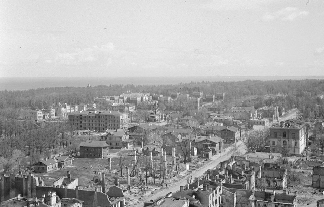 Оккупированный Петергоф. 1942 г.