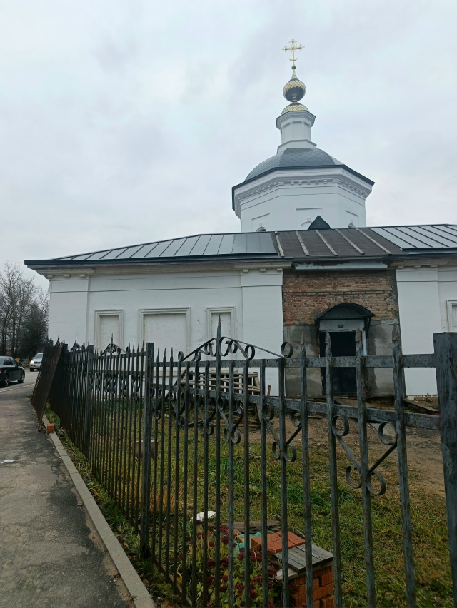 Человек не шашлык!
Какая опасная небрежность: у храма ?...